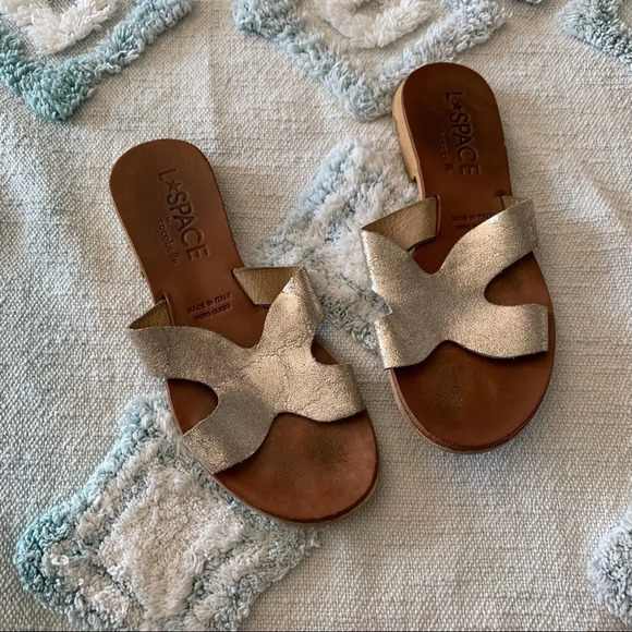 L*Space Leather Metallic Sandal - Picture 1 of 5